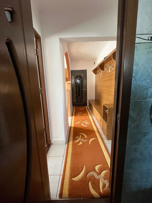 Inchiriez apartament  2 camere micro 17