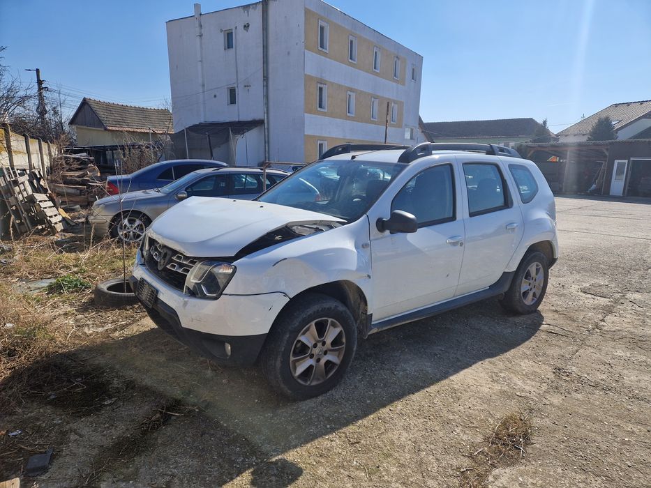 Dacia Duster. avariat 1.5 diesel.  158000km