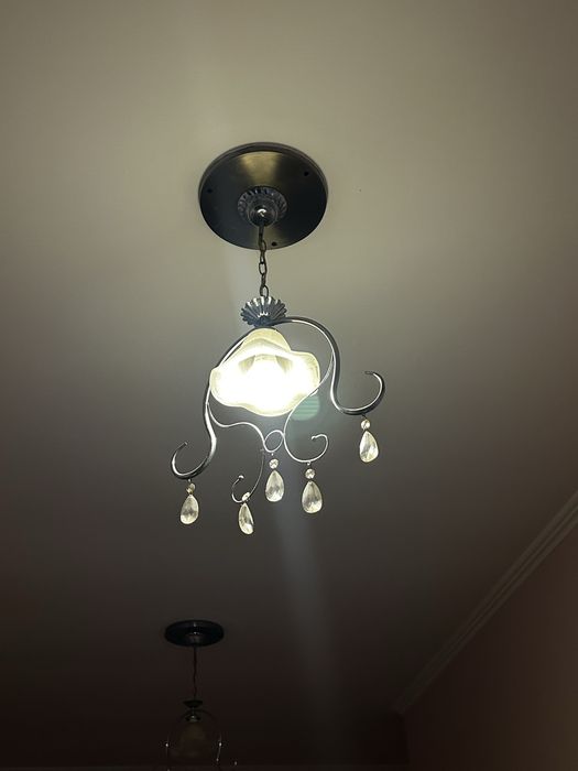 Продам три люстры за 10000 тенге