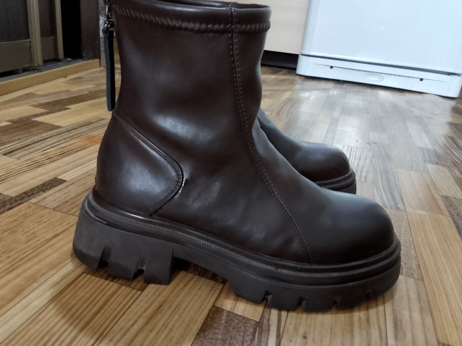 продам ботинки 37