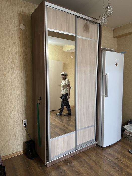 Продам прихожный шкаф.