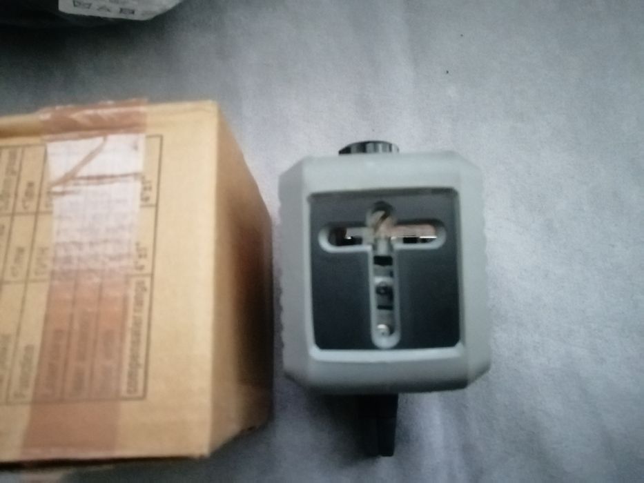 Лазерен нивелир 18W13