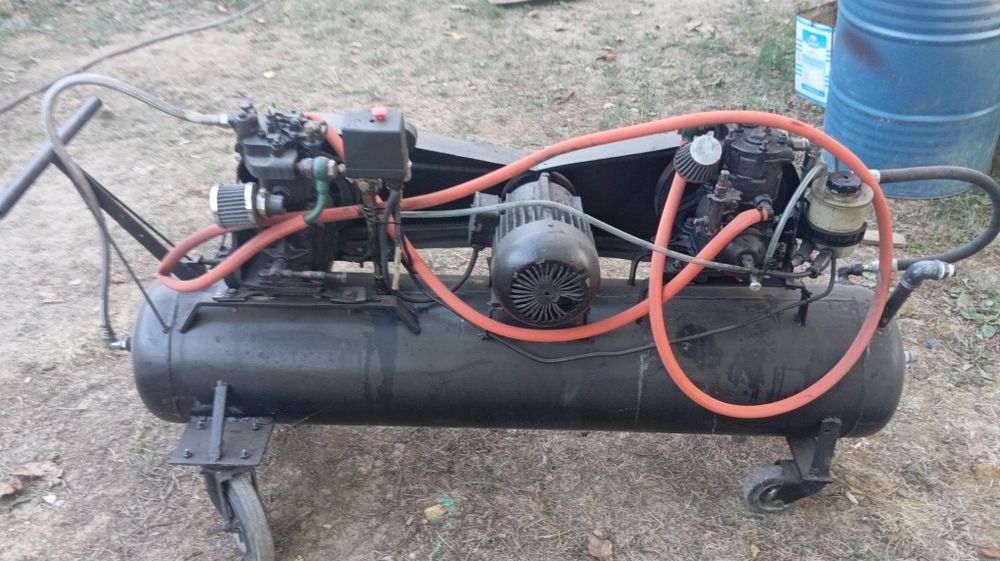 Продавам трифазен компресор 110л