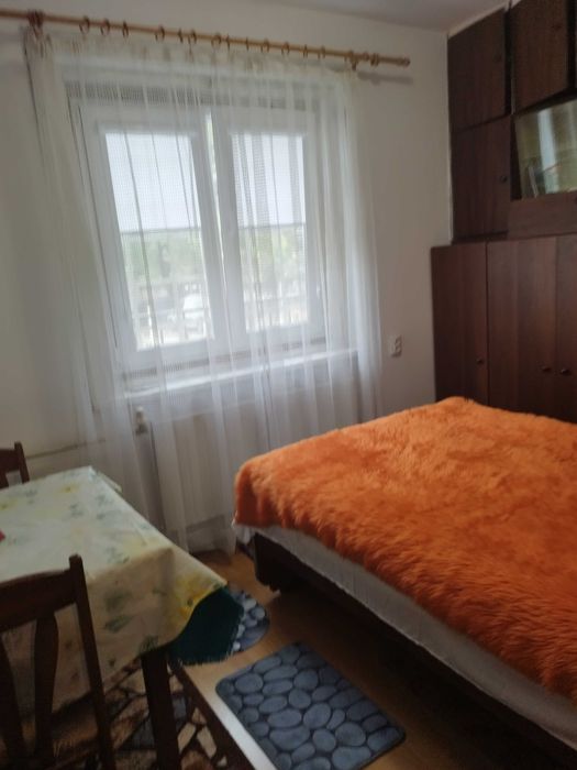 Дава се под наем Тристаен апартамент в Плевен, Идеален център - 80 кв.м за 306 € - Снимка #1