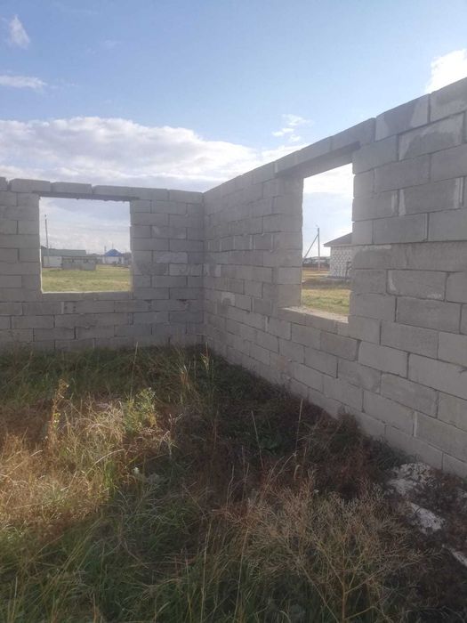 Продам земельный участок со строением