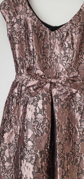 Официална рокля на испанския бранд "Carla Ruiz"/НОВА/