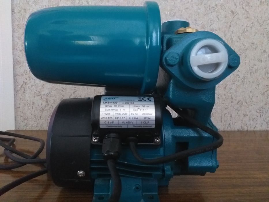 Продаю водопроводный насос помпа