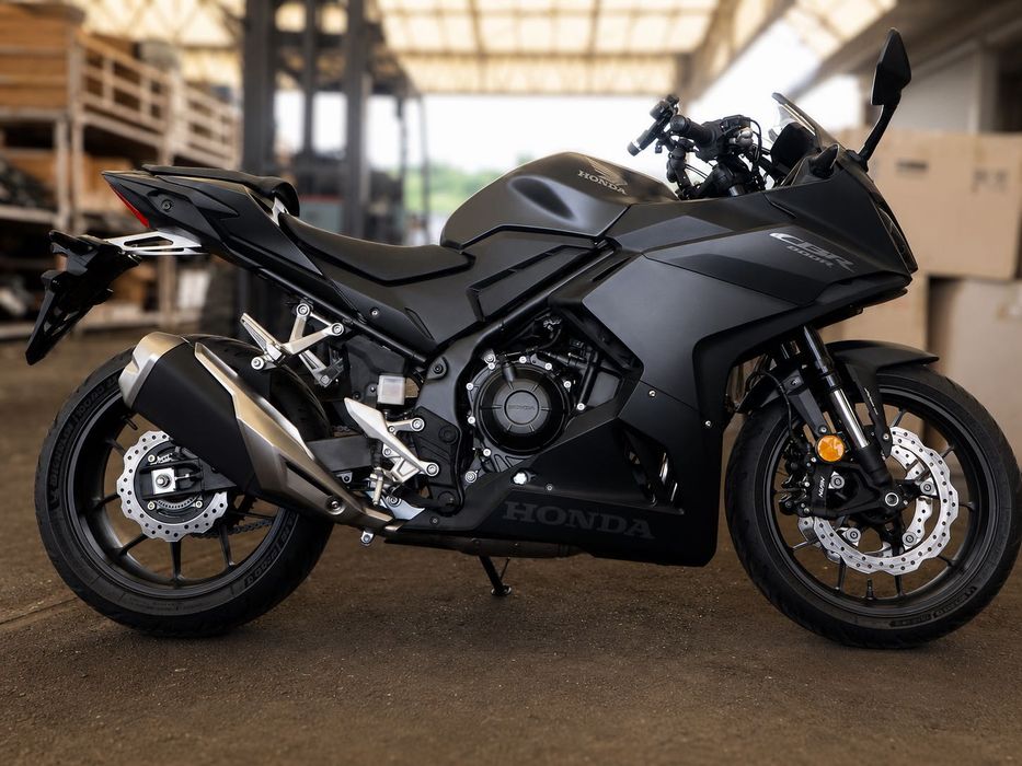 Honda CBR400R. .