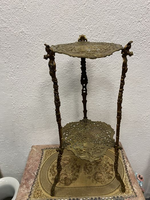 Френска месингова поставка в стил нарок