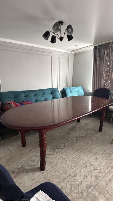 Продам стол для гостиной