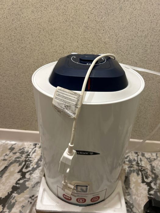 Ariston 30 l 2025