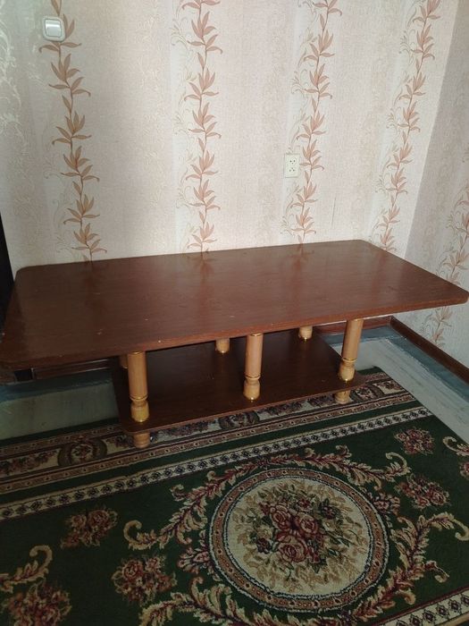 Стол сотилади. 2 яруслик . Катта мустахкам