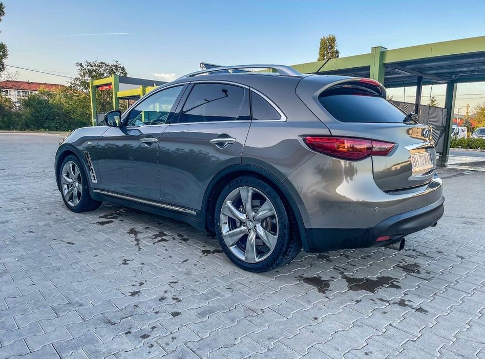 VandSchimb Infiniti FX30D , impozit/an 700 lei