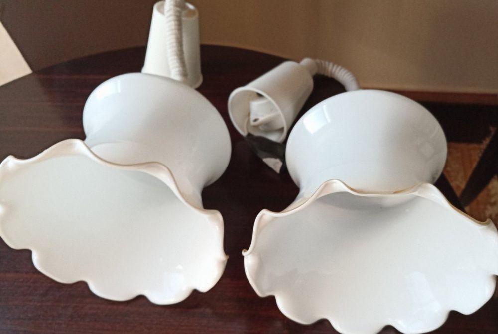 Продавам 2 броя Ретро лампиони