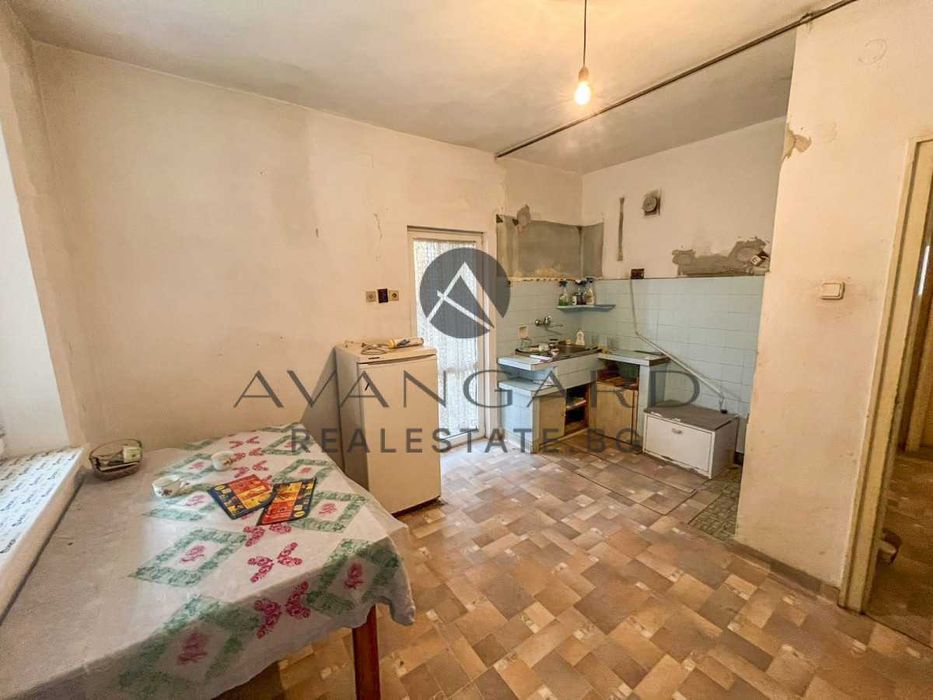 Продава се Тристаен апартамент в Пловдив, Център - 98 кв.м за 1666 €/кв.м - Снимка #2