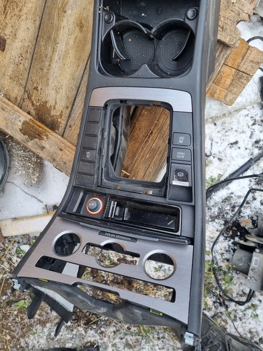 Конзола за Пасат 7 2012година в перфектно състояние цената е 200лв