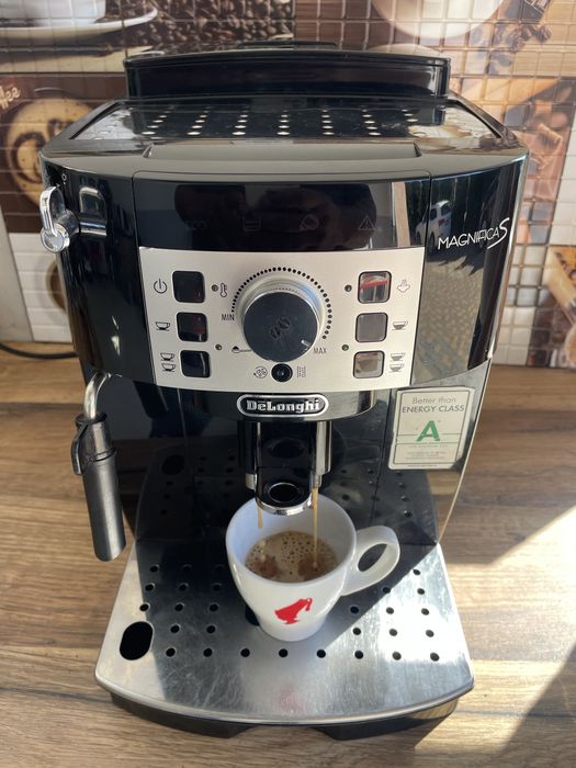 Aparat expresor cafea Delonghi Magnifica S
