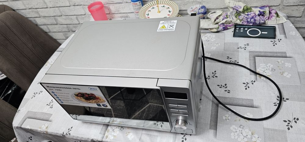 Микроволновая печь Midea AM720C4E-S