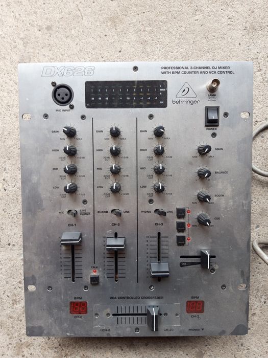 Vând mixer DJ behringer DX 626