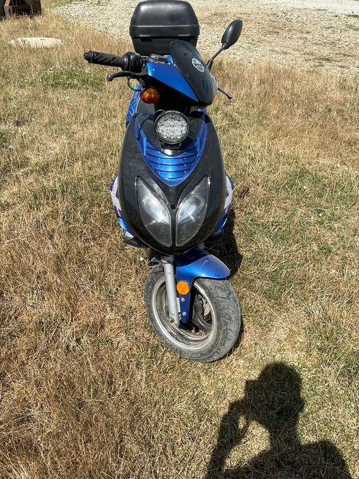 Vand sau schimb scuter rex 49cc