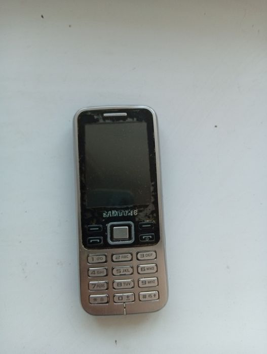 Продам кнопочный телефон Samsung С3322