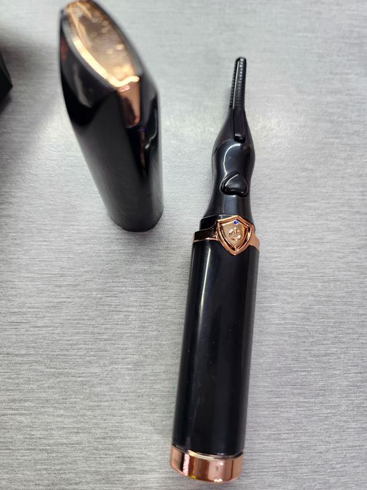 Електрически извивач за мигли