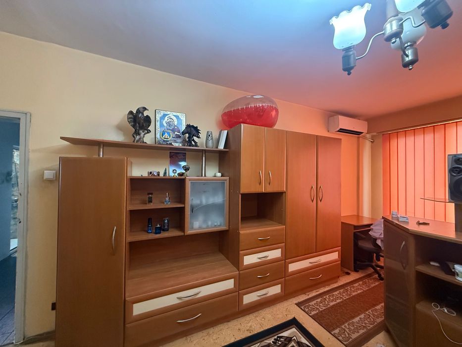 Мебели за продажба