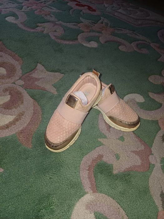 Кроссовки для девочки