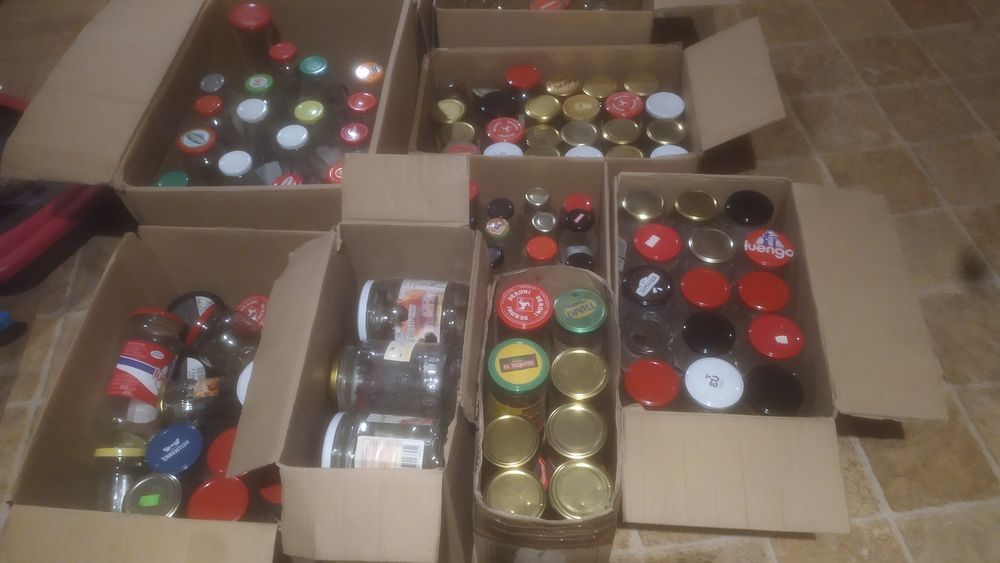 Подарявам стъклени шишета и буркани различни размери