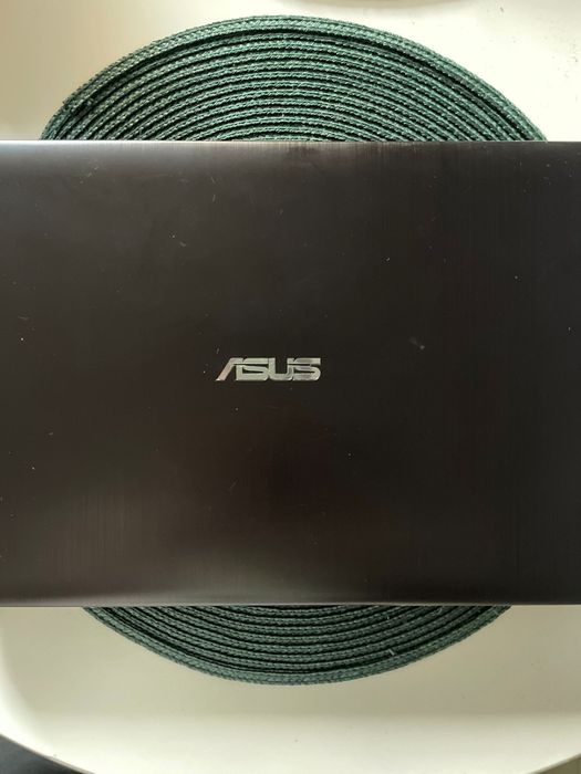 Laptop ASUS.