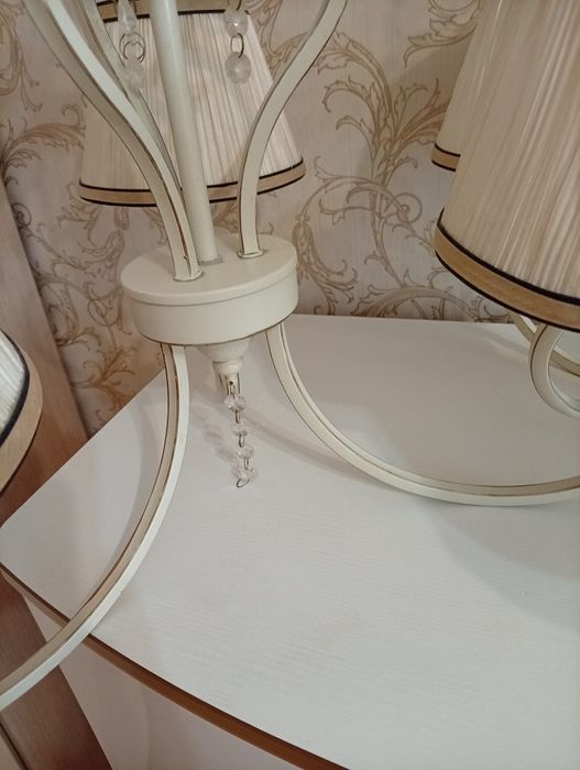 Продам люстры классика