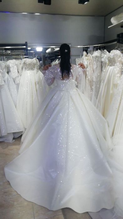 Келин куйлак бир марта кийилган янги обрчини кушиб бераман.350 $