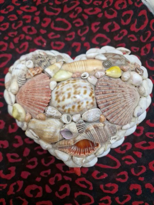 Шкатулка сердце из натуральных ракушек