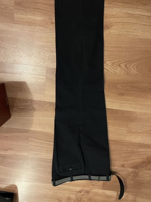 Pantaloni barbati, noi cu eticheta.