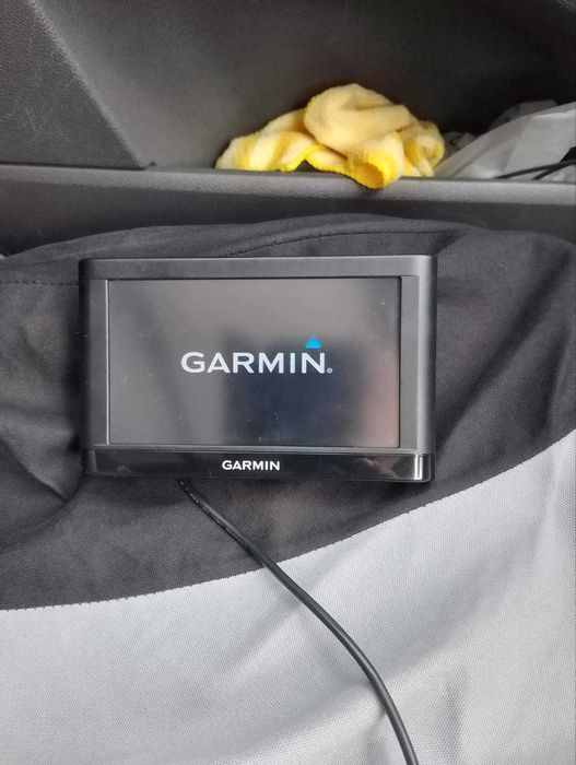 Продавам навигация за кола