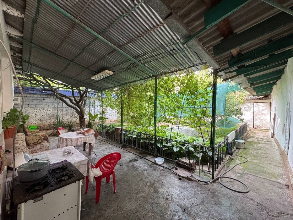 Продается дом земля Мирзо улугбекскский район 
Район Мирзо Улугбек 
Гр