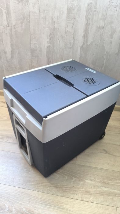 Комбинирана хладилна чанта Mobicool W48 12/220 волта 48 литра .