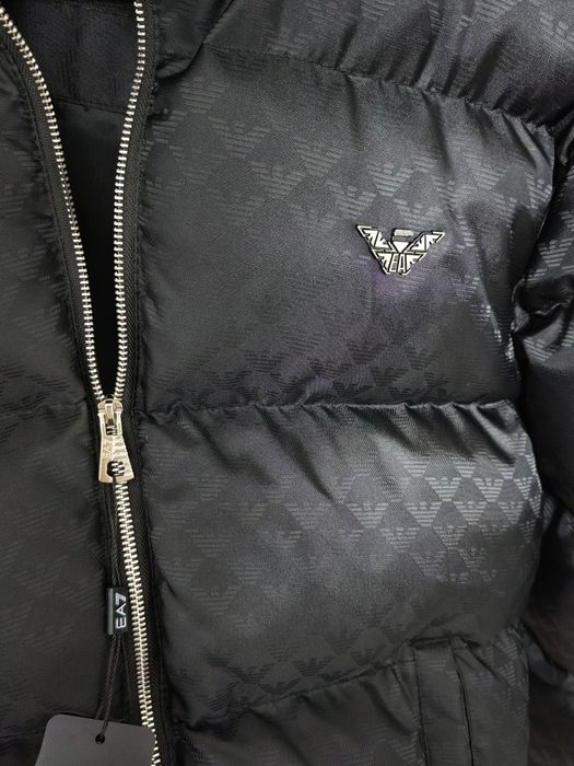 Oferta!! Geaca bărbați impermeabila Armani, calitate top,am mai multe