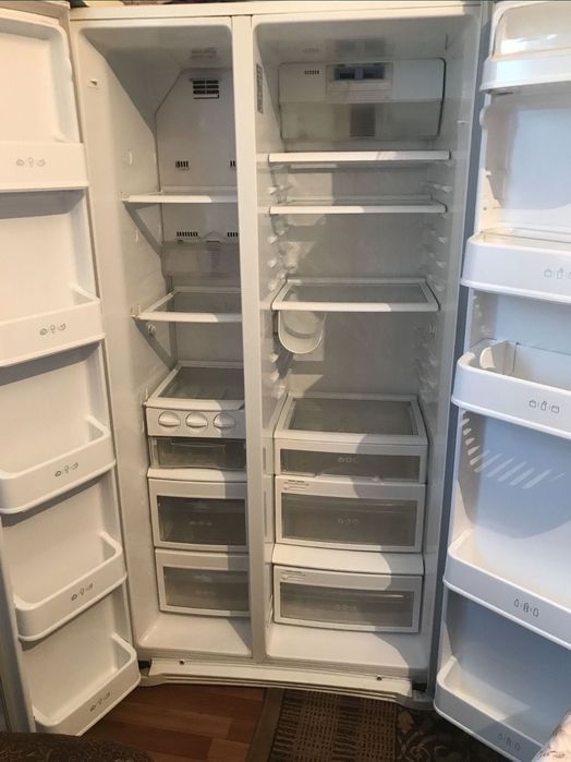 Продам Холодильник LG