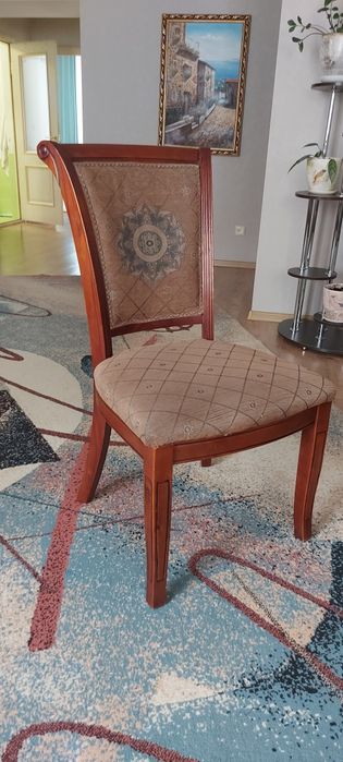 Продам стол и 8 стульев дерево массив