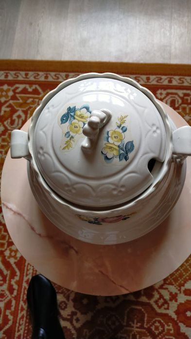 Продам супницу на 4 литра