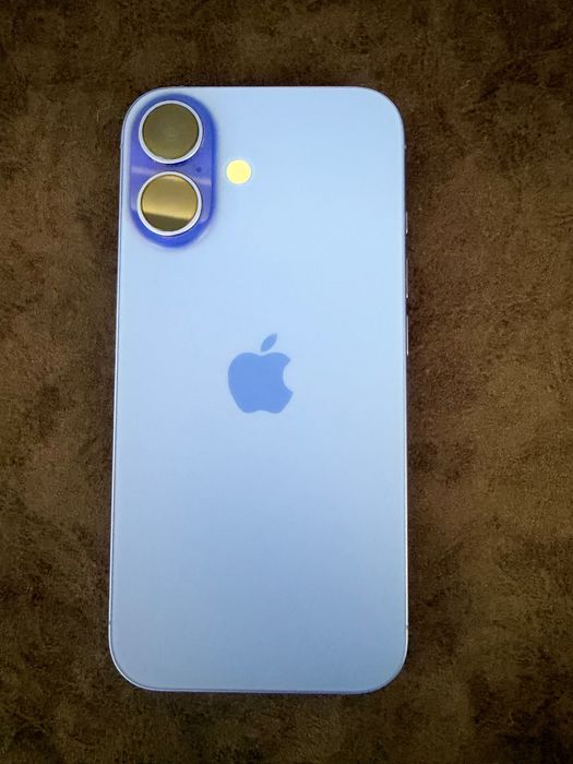 смартфон iPhone 16