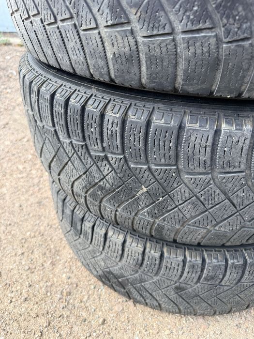 Продам зимние шины Pirelli 225/60 R18