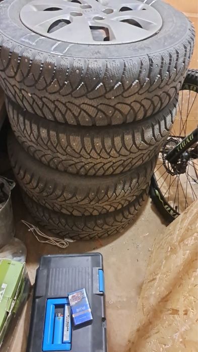 Продам комплект шин