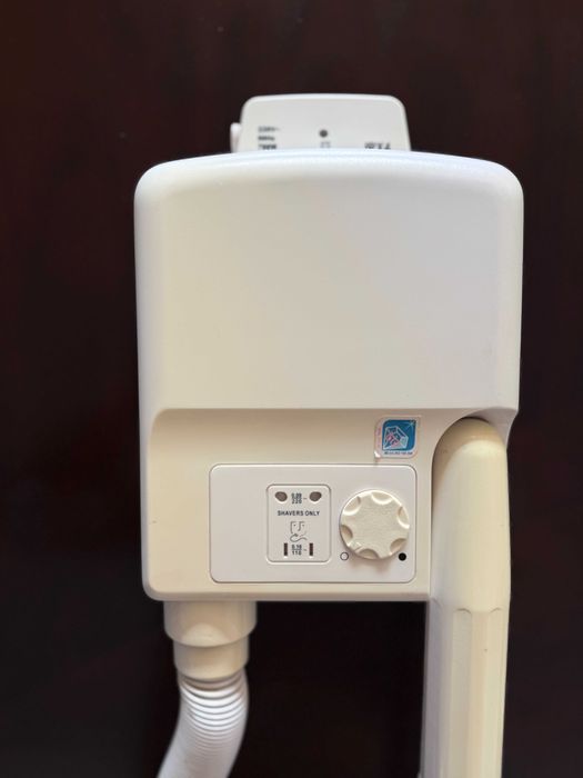 Влагоустойчив сешоар за баня