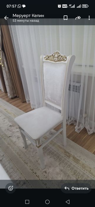 стол с стульями в отличном состояни