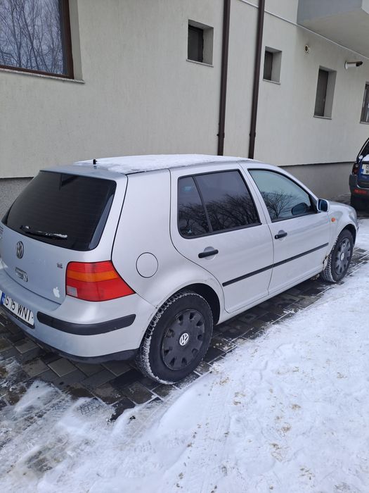 Se vinde masina in stare buna