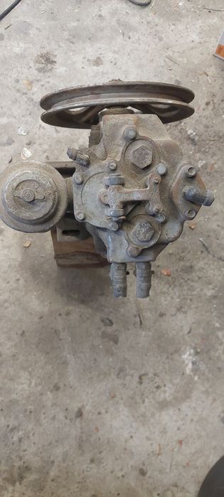 Compresor în două pistoane