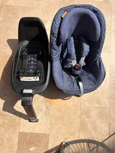 Fotoliu auto Maxi-Cosi 2wayPearl + bază ISOFIX 2wayFix, marime 67-105cm, folosit de un singur copil - stare excelenta!