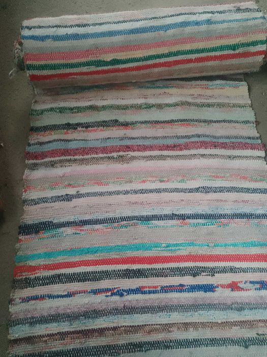 Covor țesut de mână.